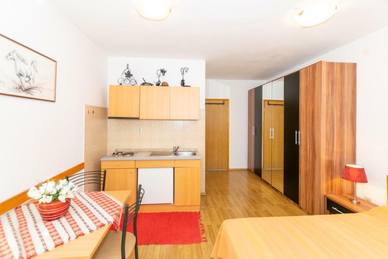 Apartments Mirjana بولا المظهر الخارجي الصورة